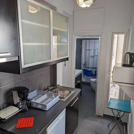 Artistic Flat In The Center Of Athens