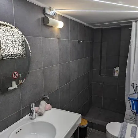 Artistic Flat In The Center Of