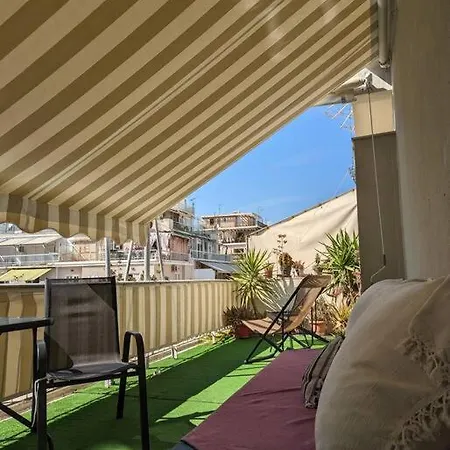 Artistic Flat In The Center Of Athens